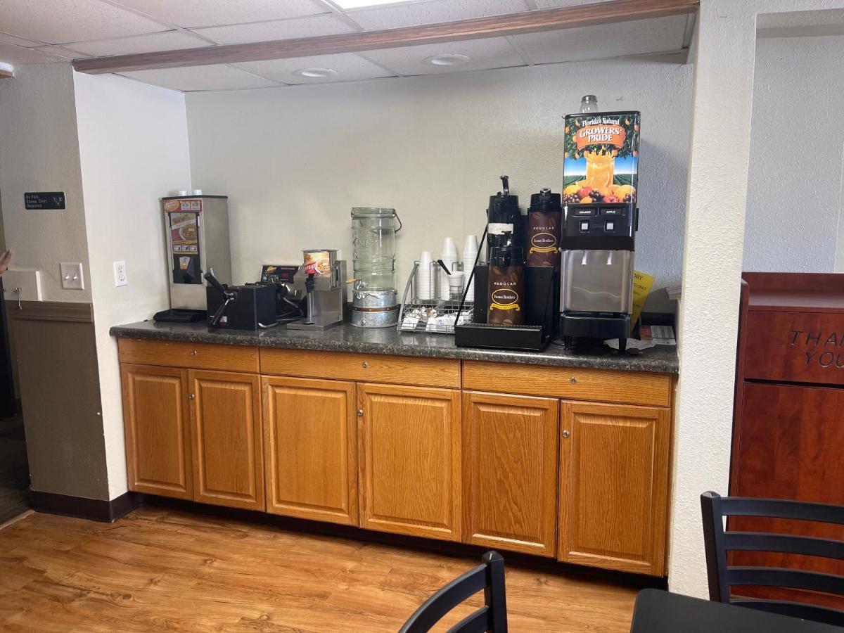 Super 8 By Wyndham Bismarck