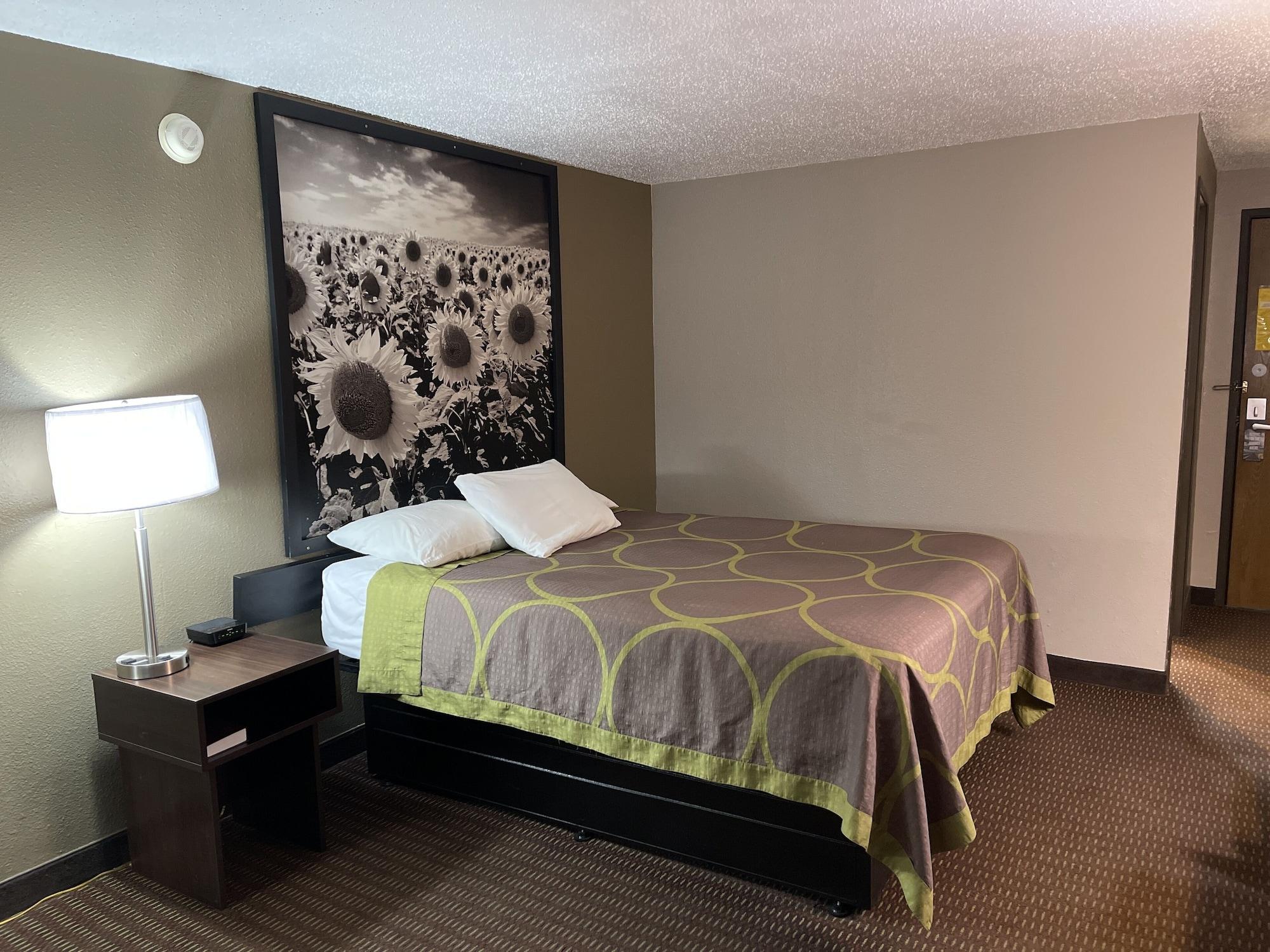 Super 8 By Wyndham Hotel 2*