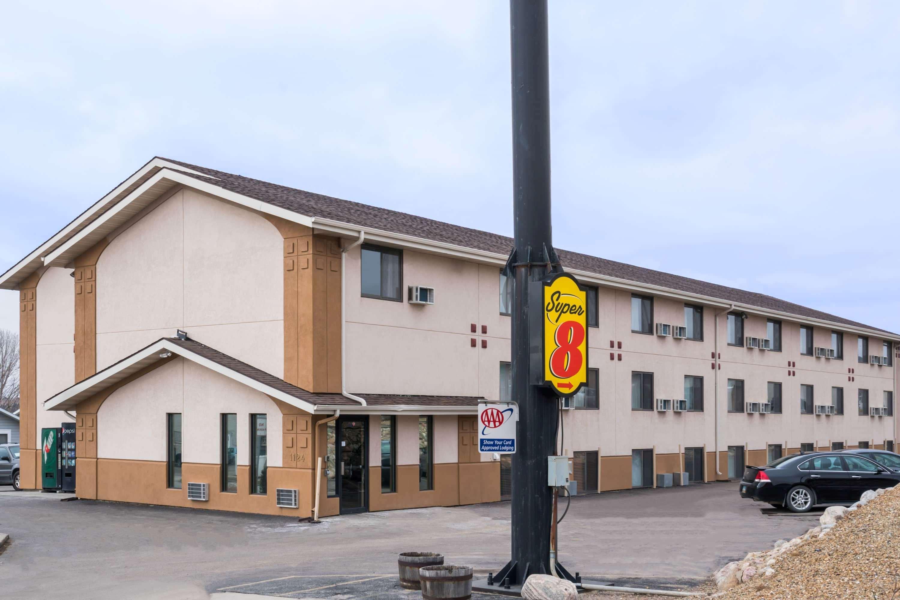 Super 8 By Wyndham Hotel 2*