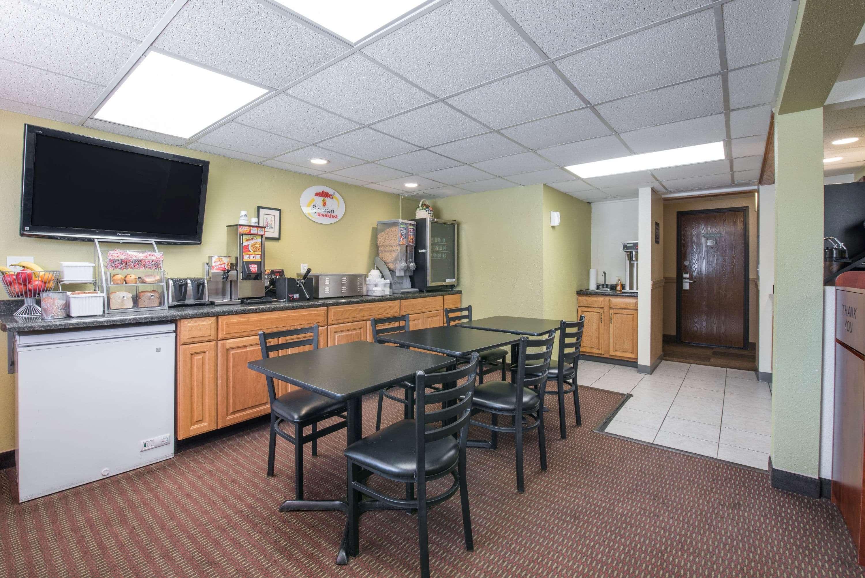 Super 8 By Wyndham Bismarck